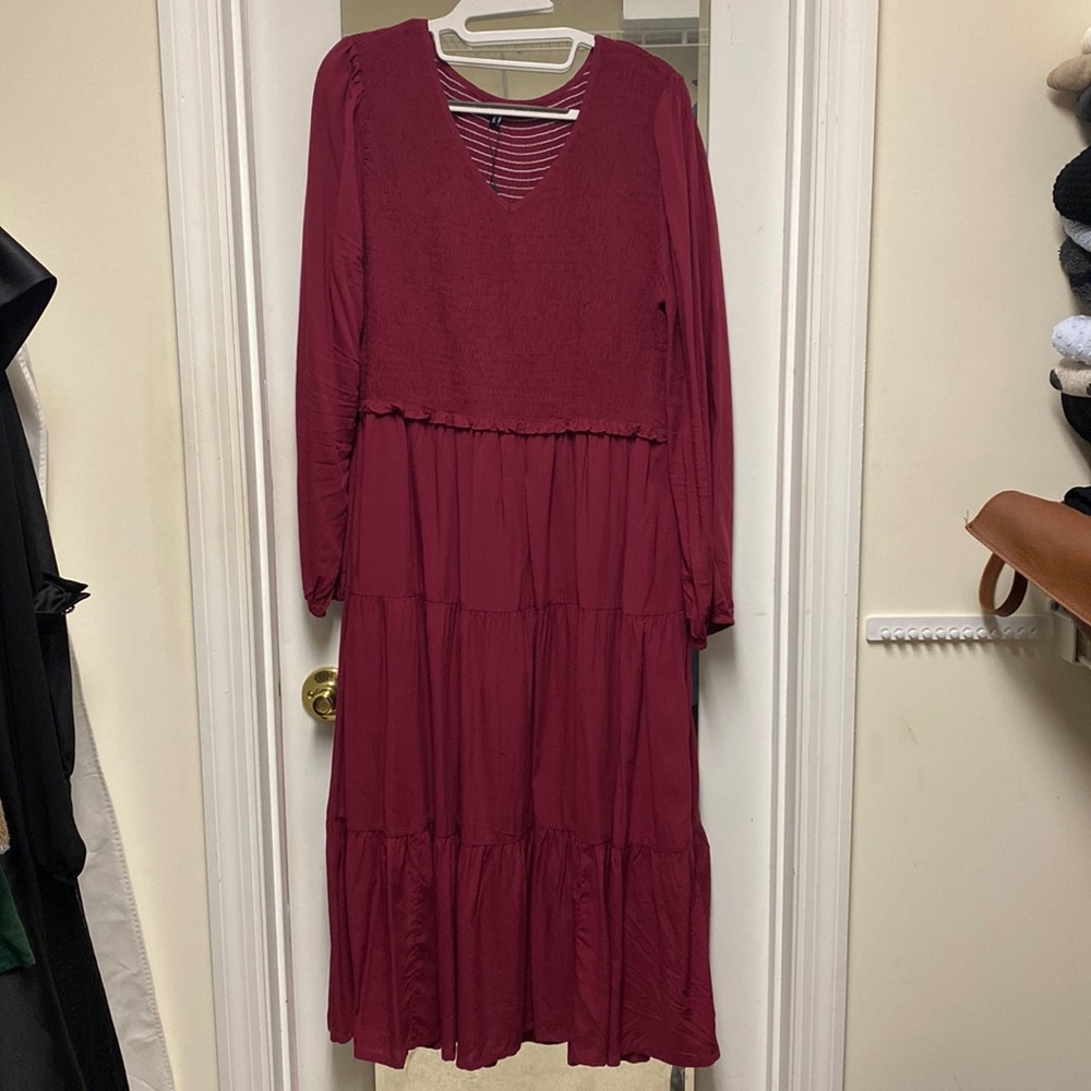 Burgundy long-sleeved midi dress